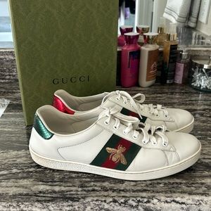 Used men’s Gucci shoes. Size 9 1/2.